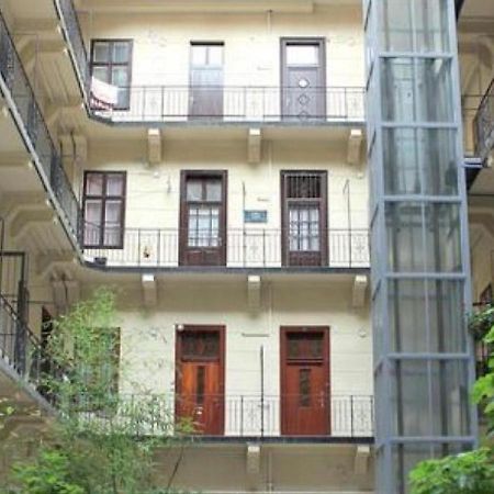 Lola Apartment Будапеща Екстериор снимка