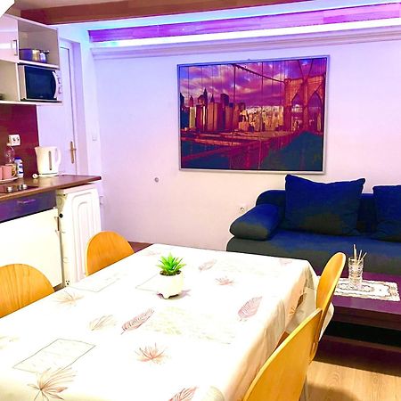 Lola Apartment Будапеща Екстериор снимка