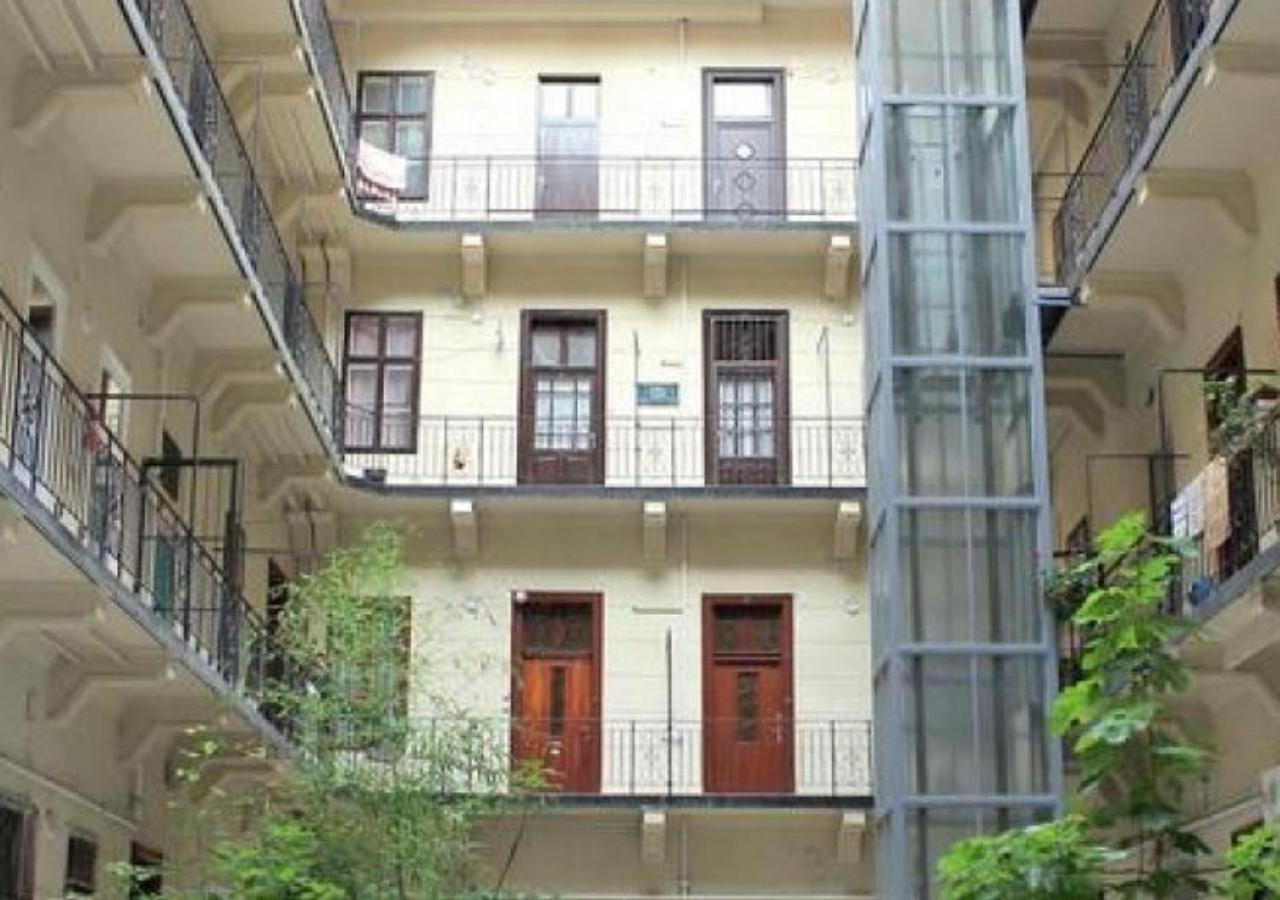 Lola Apartment Будапеща Екстериор снимка