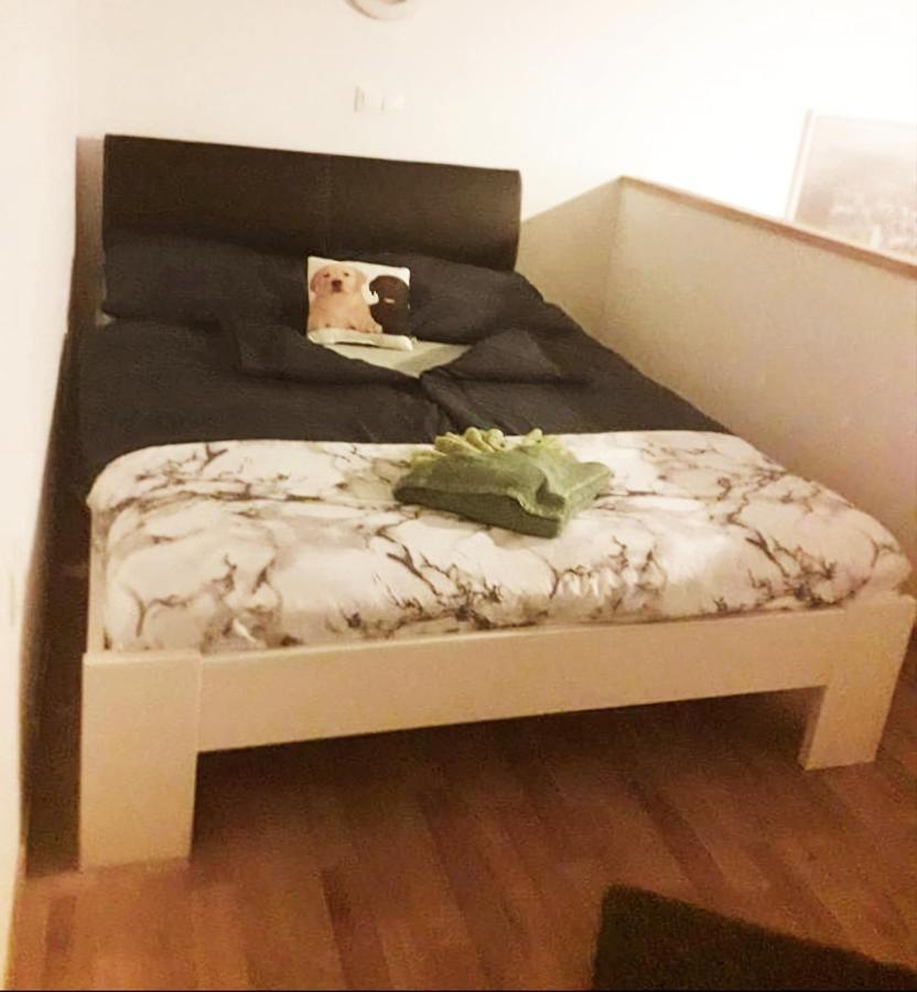 Lola Apartment Будапеща Екстериор снимка